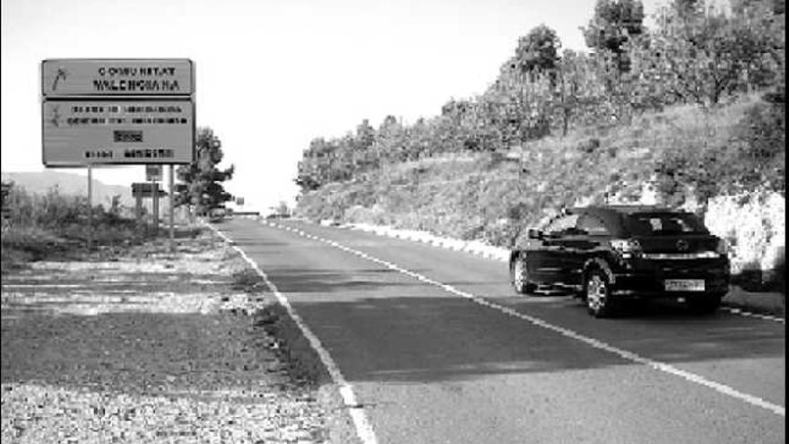 Vista de

 la carretera CV-70, cuya mejora viene siendo anunciada desde hace años de manera repetida