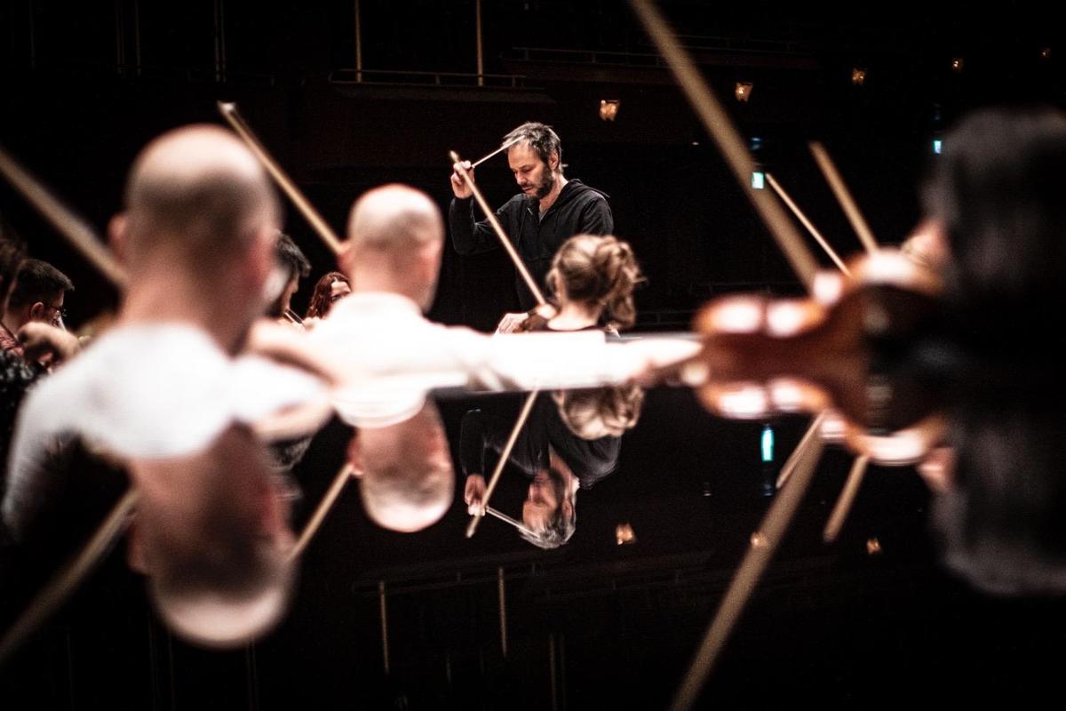 Josep Vicent, en uno de los ensayos con la orquesta en Japón