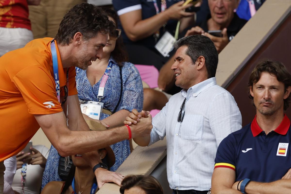 Pau Gasol junto al padre de Alcaraz, en los Juegos Olímpicos de París.