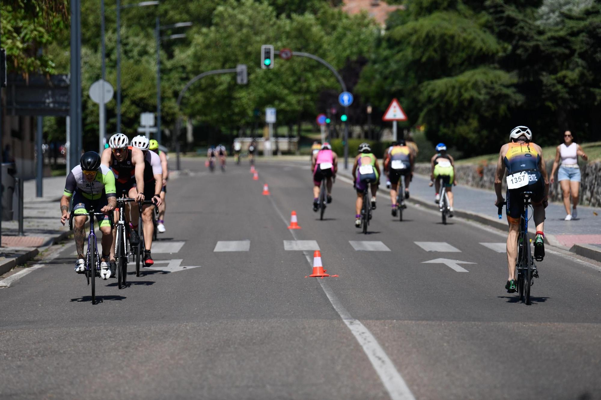 GALERÍA | El Triatlón "Ciudad de Zamora" hace vibrar a la capital del Duero
