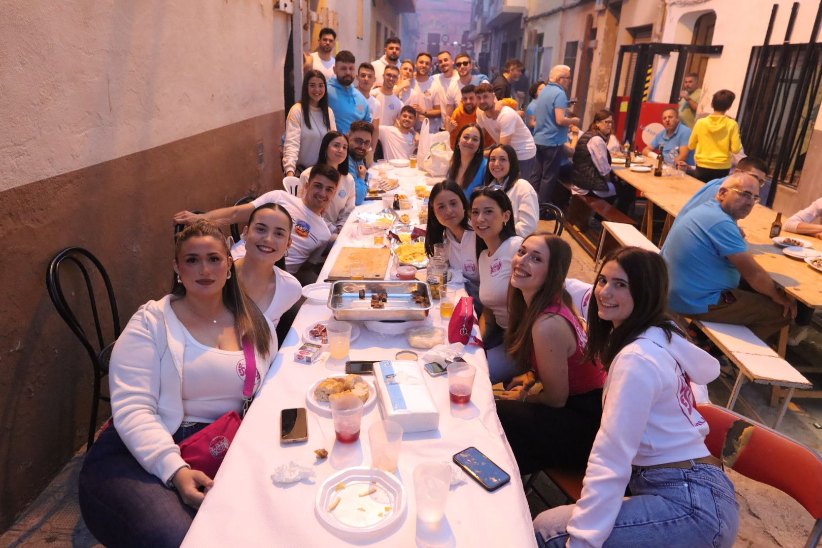 FOTOGALERÍA I Las imágenes de la Nit de la Xulla y del encuentro de elaboración de allioli de las fiestas de Vila-real