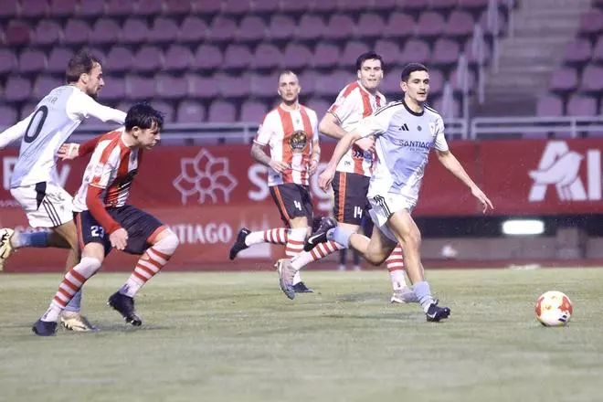 Dos genialidades impulsan al Compostela hacia un triunfo liberador