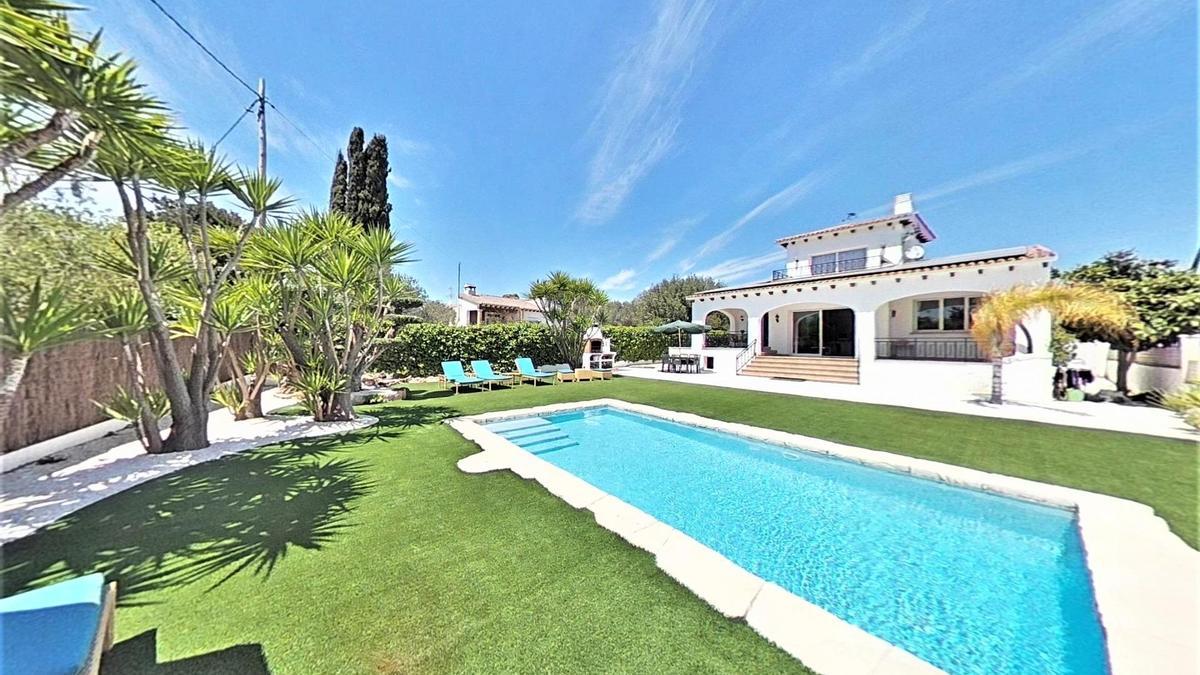 Casas con piscina en venta en Tarragona, con precios rebajados.