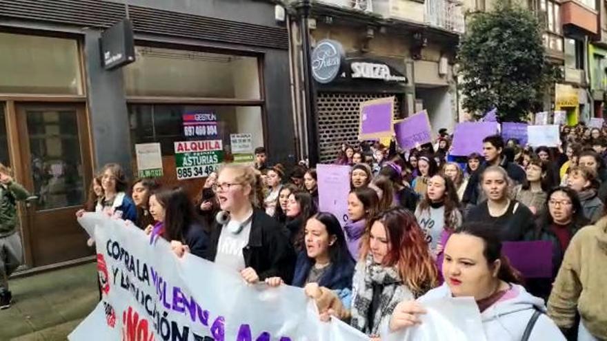 Las estudiantes se manifiestan en Gijón por el Día de Mujer entre proclamas contra el pin parental de Vox