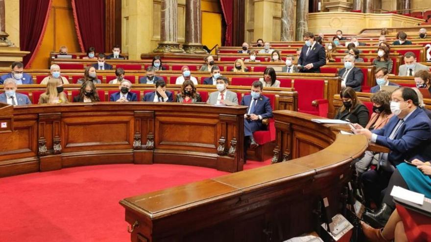 El Parlament insta el Govern català a garantir la immersió lingüística