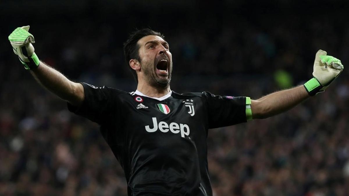 Buffon, de la Juventus, celebra el segundo gol de su equipo en el Santiago Bernabéu.