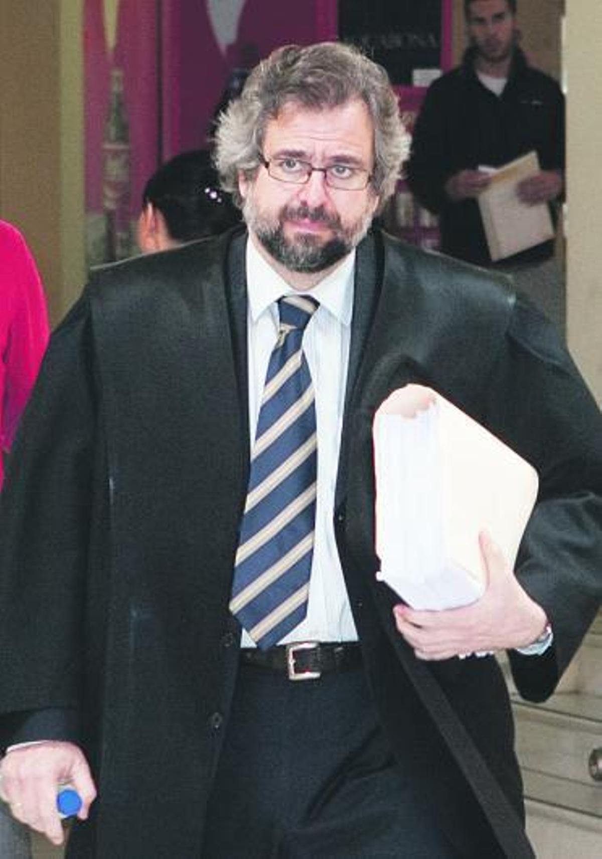 Carlos Sánchez Almeida, en los juzgados de Avilés.