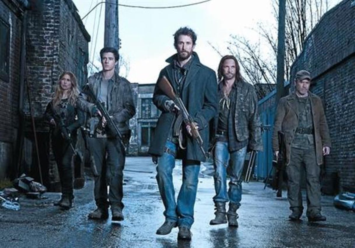 L’actor Noah Wyle (al centre), en una tensa escena de la sèrie de ciència-ficció ’Falling skies’. L’actor Noah Wyle (al centre), en una tensa escena de la sèrie de ciència-ficció ’Falling skies’.