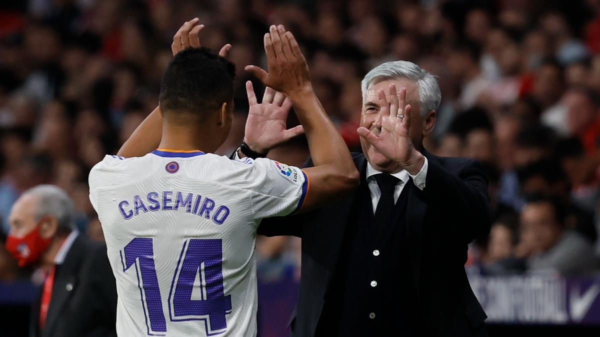 Carlo Ancelotti y Casemiro en 2022 con el Real Madrid