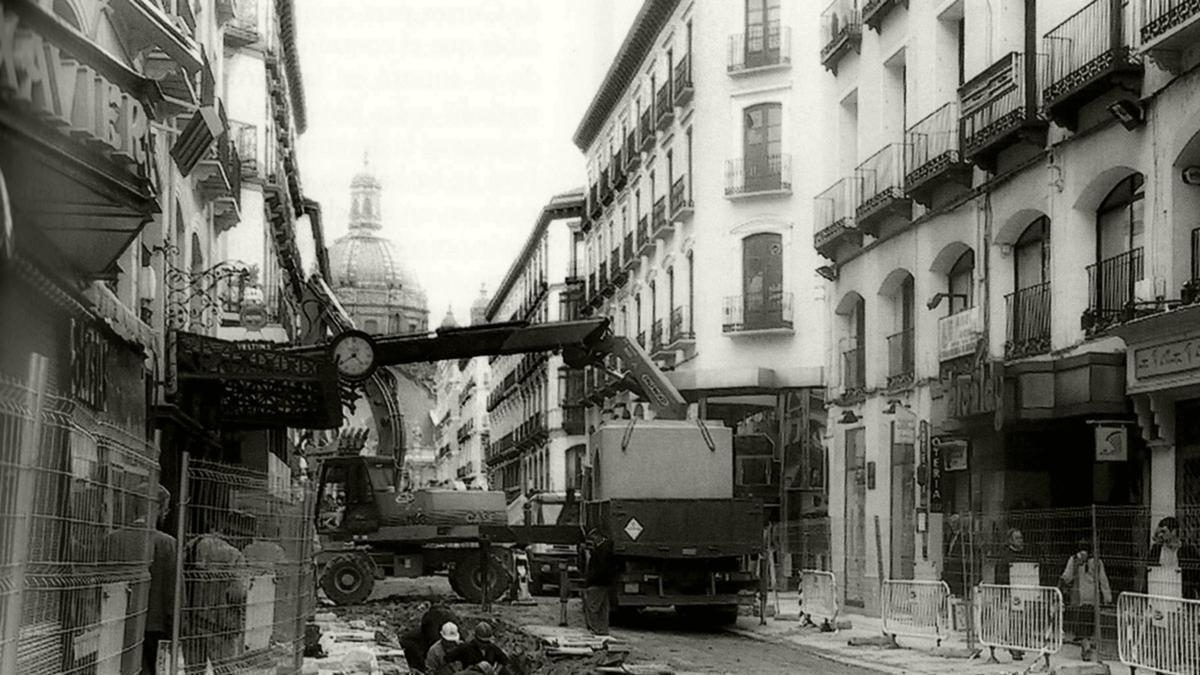 Así era la calle Alfonso antes de su peatonalización hace 25 años