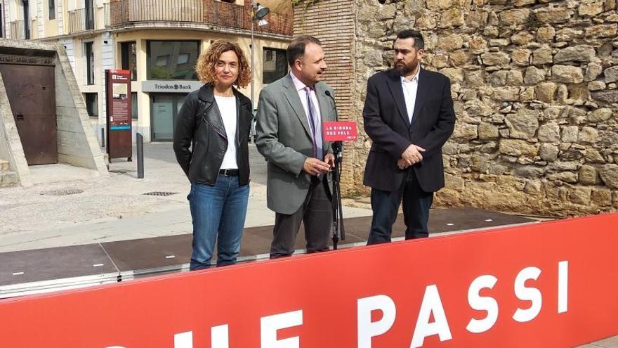 Meritxell Batet, Ferran Camas i Marc Lamuà (PSC) en un acte de campanya a Girona.