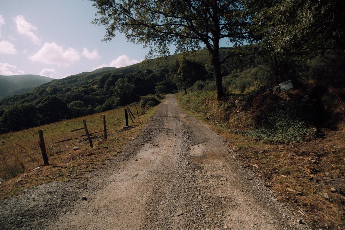 Perspectiva del mal estado de la carretera de Barjas a Quintela.