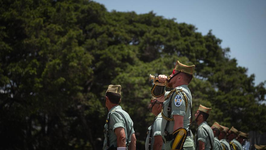 Las mejores imágenes del desfile militar de las Fuerzas Armadas en Tenerife con la presencia de Sus Majestades los Reyes