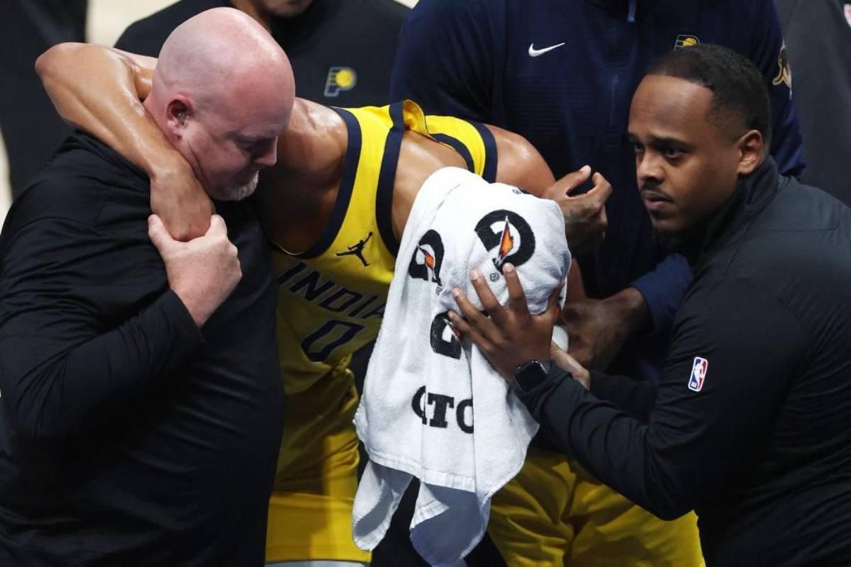 Indiana's star leaves the track accompanied by help in the seventh encounter of the NBA final