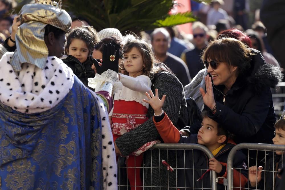 Los Reyes Magos llegan a Murcia repartiendo Roscón