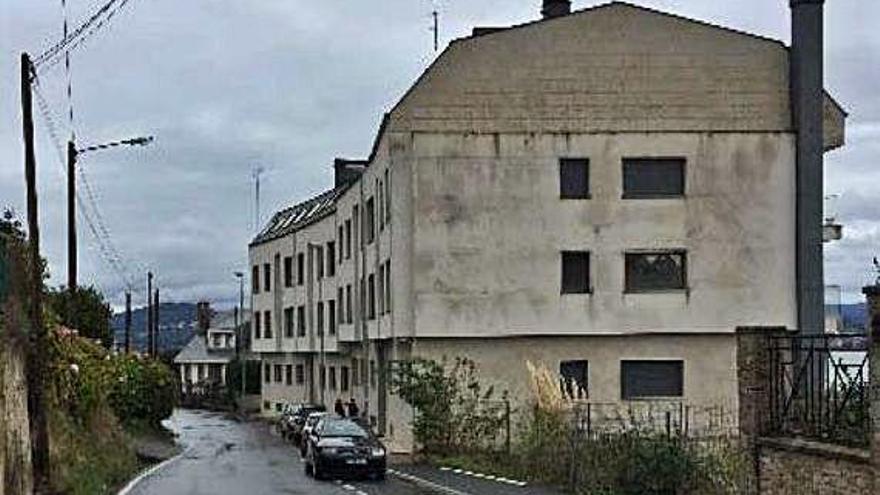 Edificio de Fiunchedo con orden de derribo.