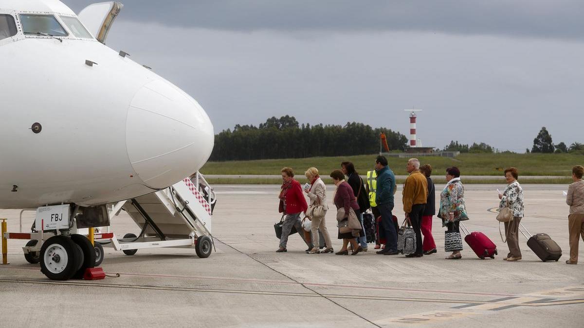 Viaxeros nel aeropuertu d'Asturies.