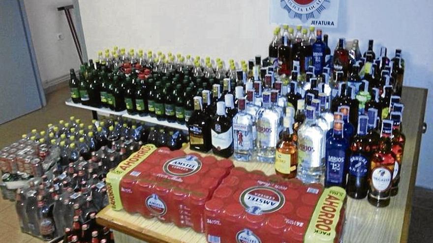 La policía incauta unas 300 botellas de bebidas alcohólicas en Navidad - El  Periódico Extremadura