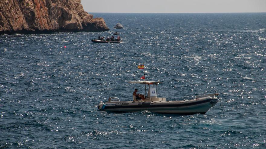 Hallan dos nuevos paquetes con restos humanos y objetos de brujería  sumergidos en Calp