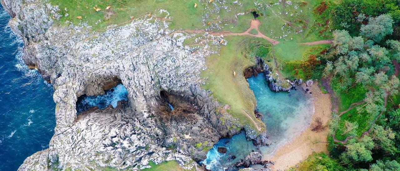 La playa de Cobijeru, a vista de dron. | Rodrigo Núñez Buj