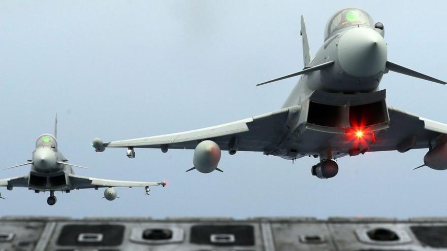 Cazas Eurofighter de la base aérea de Albacete similares a los que vendrán el próximo año a Canarias, en unas maniobras militares en el Archipiélago. | EFE