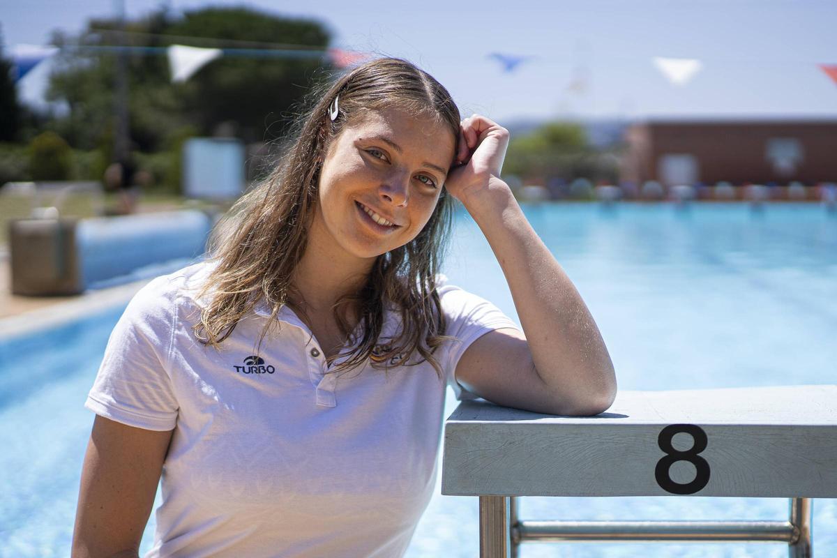 La nadadora española de natación sincronizada Alisa Ozhogina.