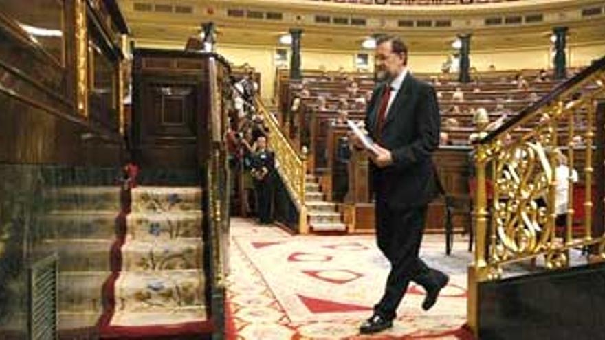 Rajoy pide a Zapatero que muestre las actas de negociación con ETA o dimita