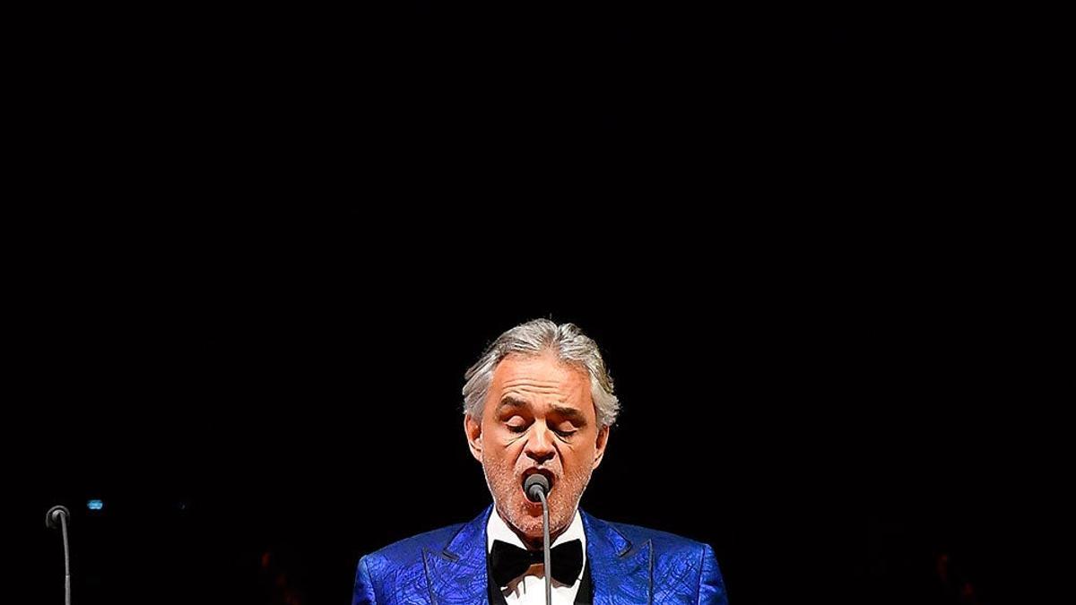 Andrea Bocelli ofrece un concierto desde el Duomo de Milán el Domingo de Pascua