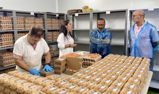 El presidente de la Diputación de Cáceres, Miguel Ángel Morales, visita la localidad de Aldea del Cano, acompañado por su alcalde, Miguel Salazar.