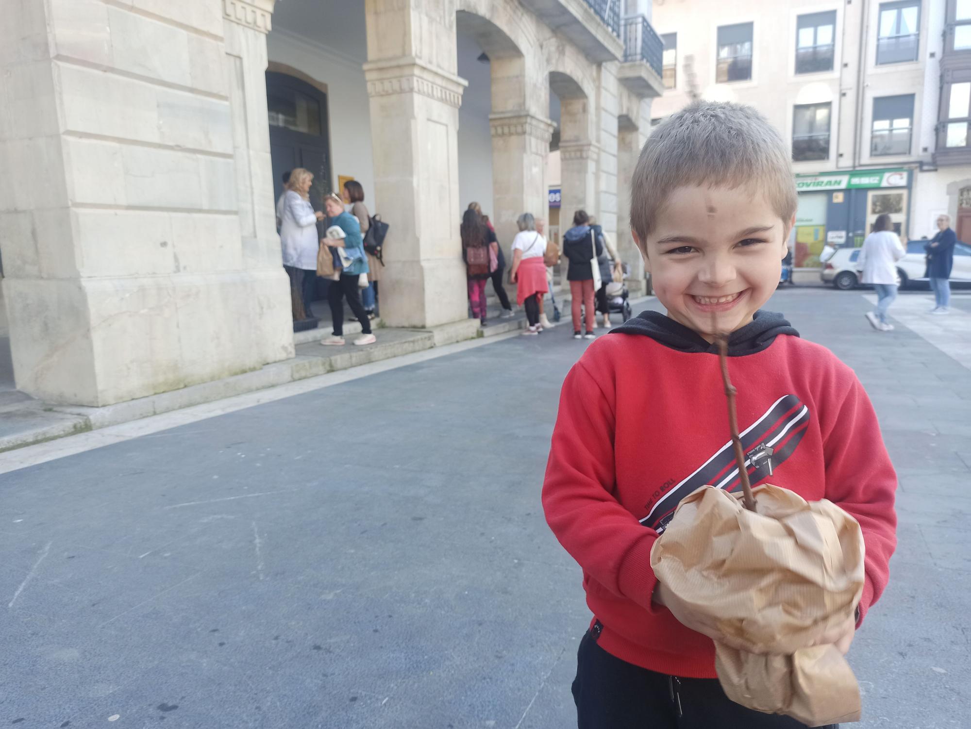 Árboles para la huerta, para cerrar una finca o para replantar en el monte en Siero: así son los usos que dan los vecinos a los plantones repartidos por el Ayuntamiento