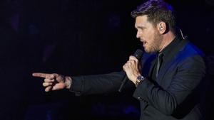 PALAFRUGELL (GIRONA), 20/08/2025.- El cantante canadiense Michael Bublé durante el concierto que ofrece en el Festival de Cap Roig, en Palafrugell, Girona. EFE/Siu Wu