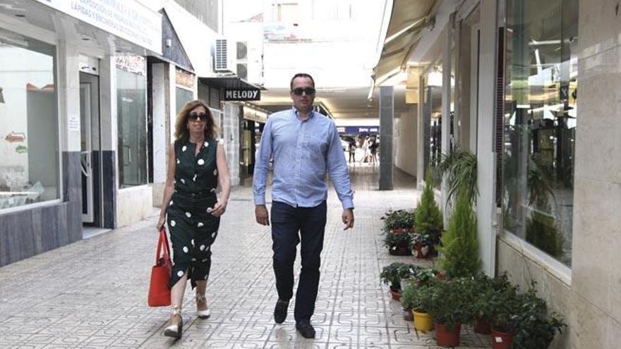 Los representantes de Iberia llegan a la reunión de ayer con los sindicatos.