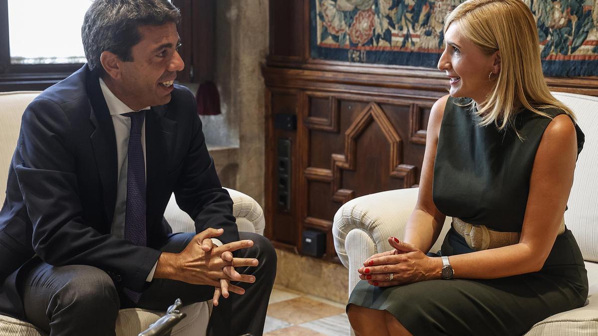 Carlos Mazón y la exconsellera de Interior, Salomé Pradas, al poco de tomar posesión de su cargo.