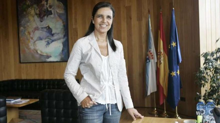 La presidenta del Parlamento, Pilar Rojo, ayer en su despacho. / xoán álvarez