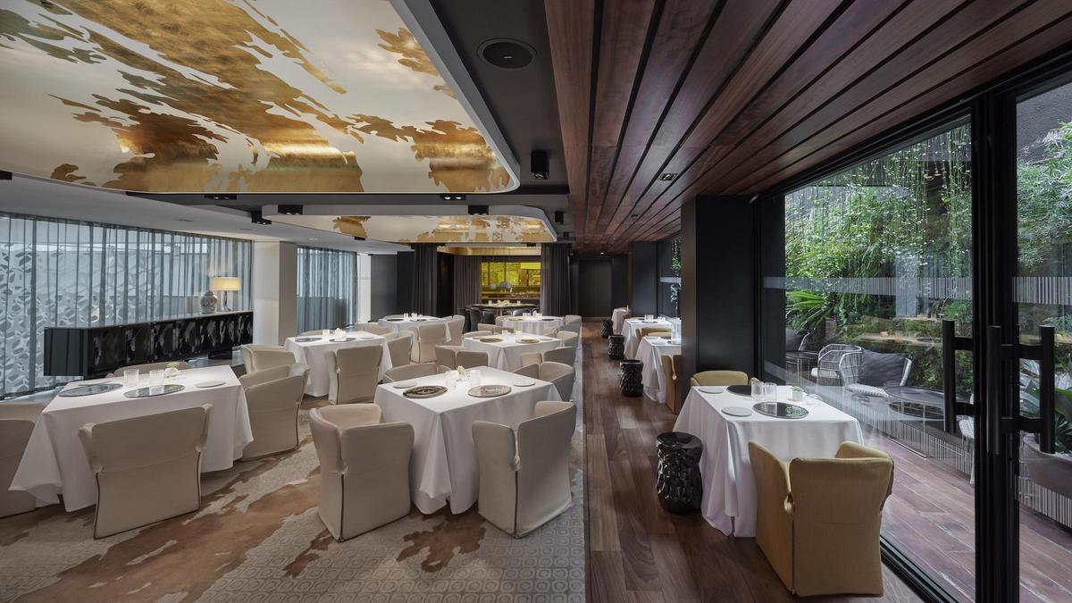 El comedor del restaurante Moments, en Barcelona.