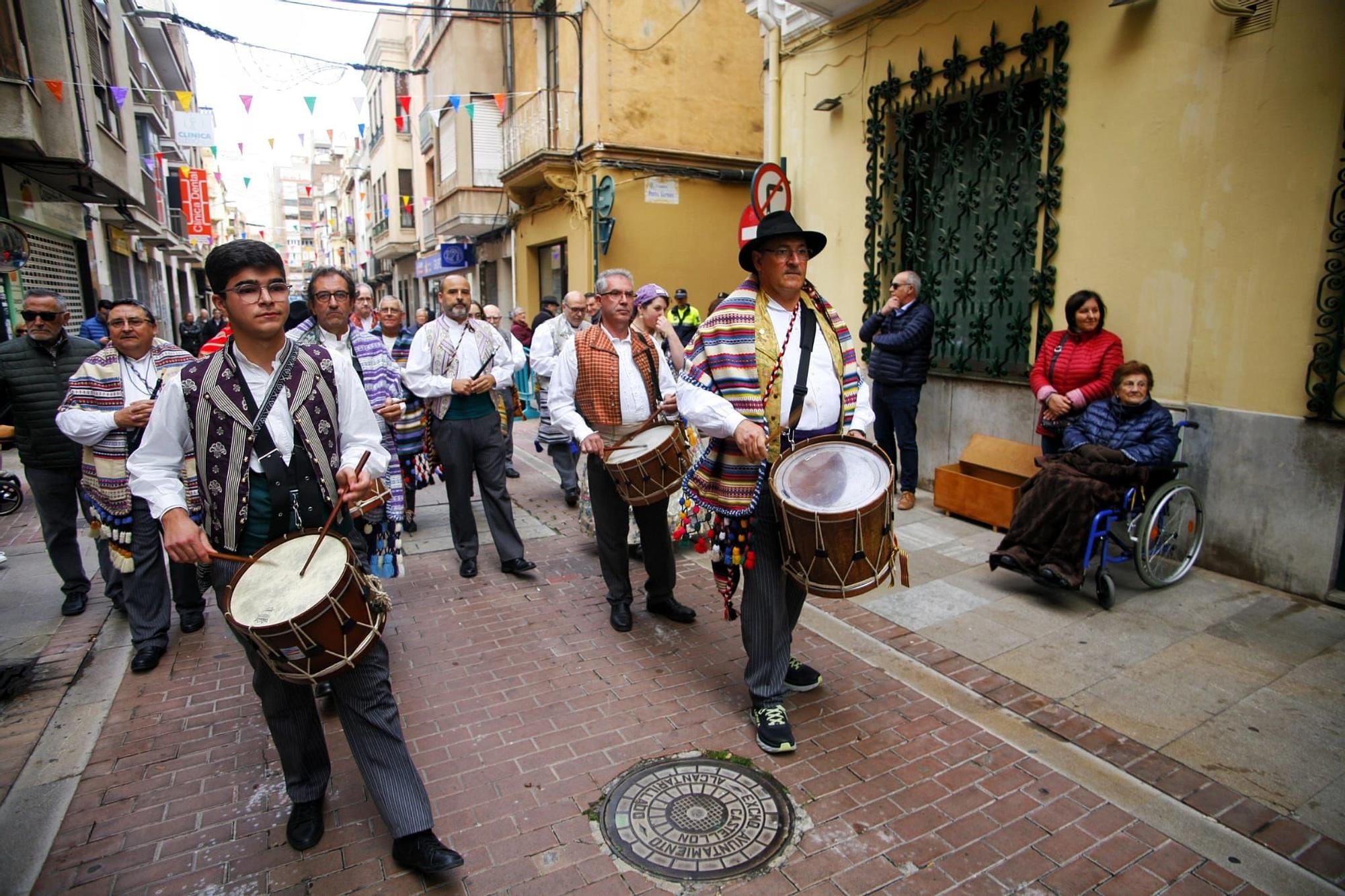 Galería: El Carrer d'Amunt se engalana para honrar a Sant Nicolau