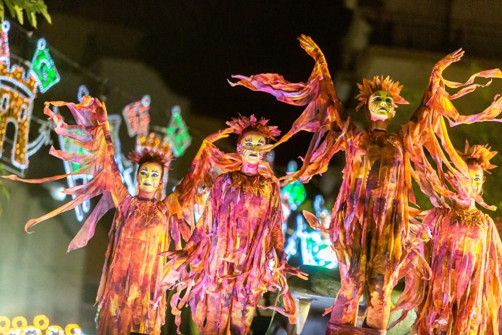 Calp se entrega a las huestes festeras en la Entrada de Moros y Cristianos