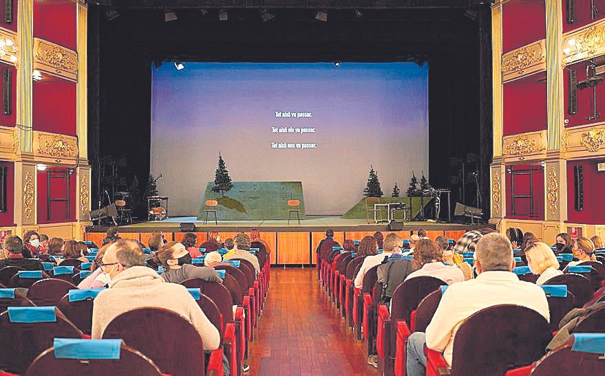 ‘Encara hi ha algú al bosc’ se representó en  el Principal.