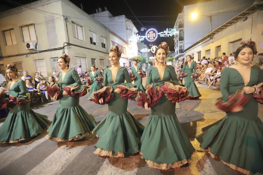 Desfile de la entrada cristiana en Almoradí.