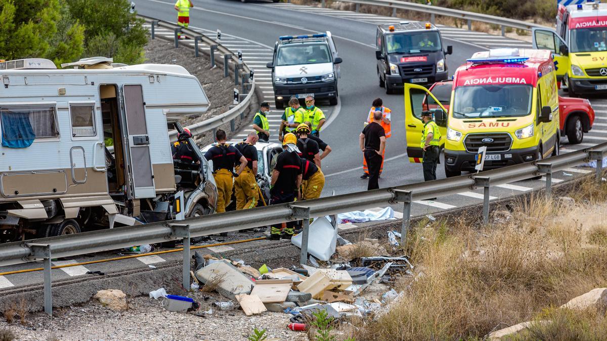 Accidente mortal entre una autocaravana y un turismo en una de las carreteras más peligrosas de la provincia, la N-332