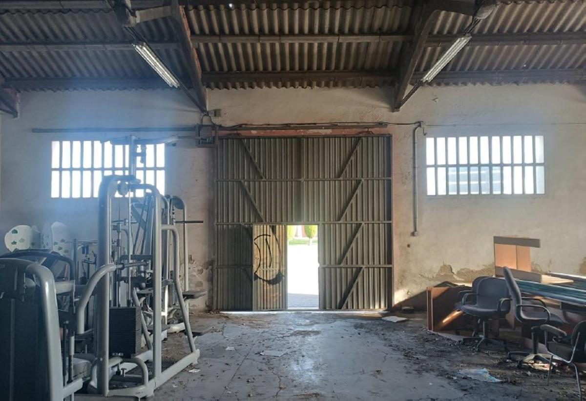 Otra foto interior del antiguo parque de bomberos.
