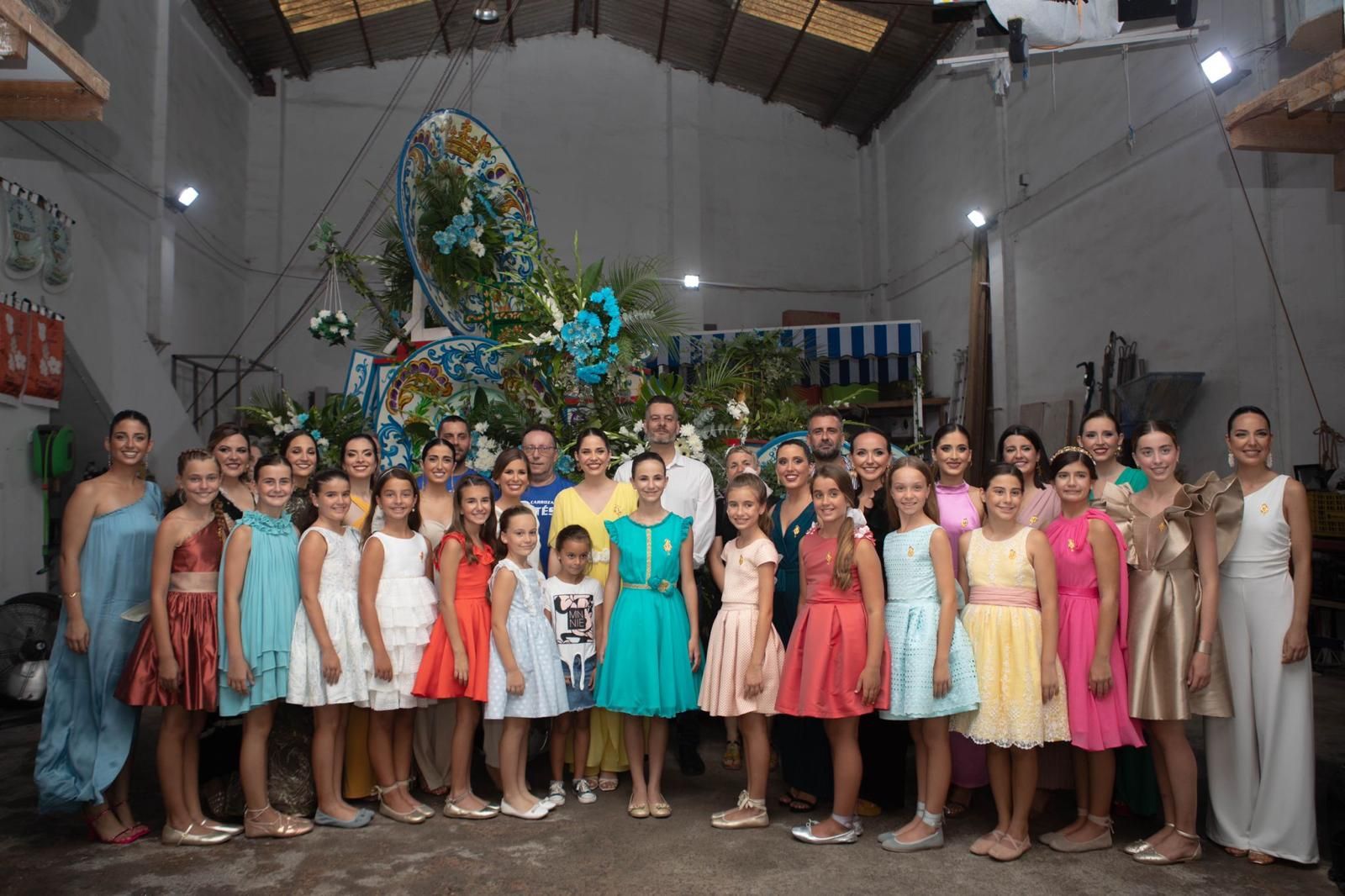 Las carrozas listas para la Batalla de Flores