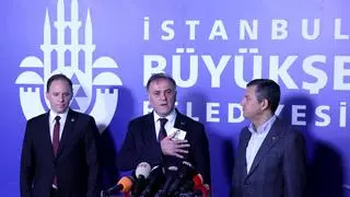 La asamblea municipal de Estambul elige un nuevo alcalde opositor mientras las protestas continúan