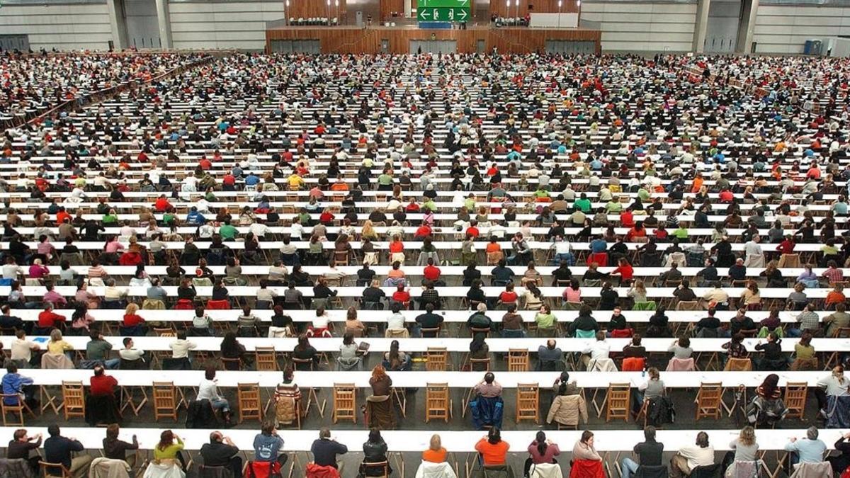 Aspirantes en un examen de oposiciones en el País Vasco.