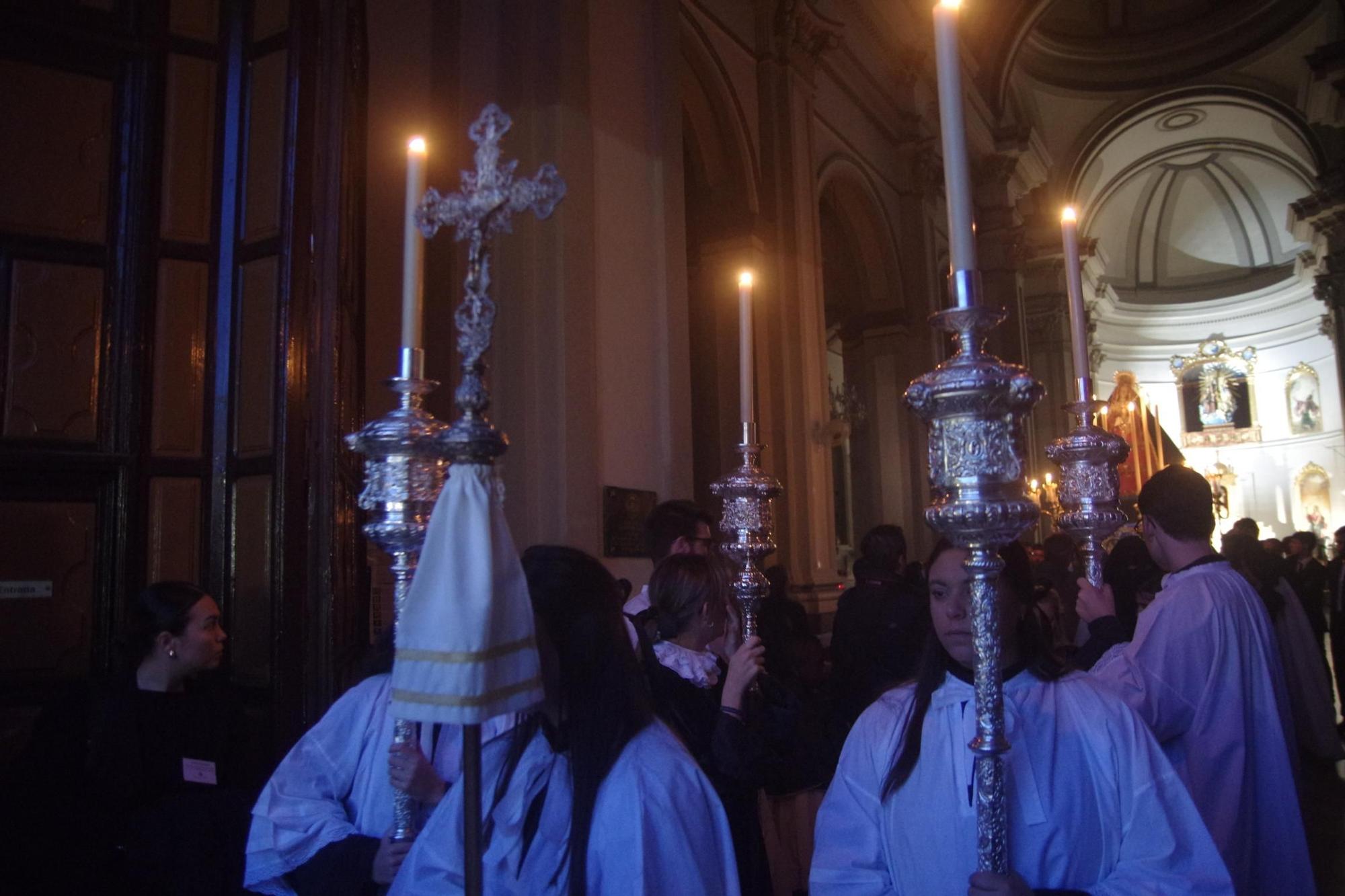 Procesión del Grupo Parroquia de Santa María en su Dulce Resignación y Esperanza por el barrio de la Trinidad