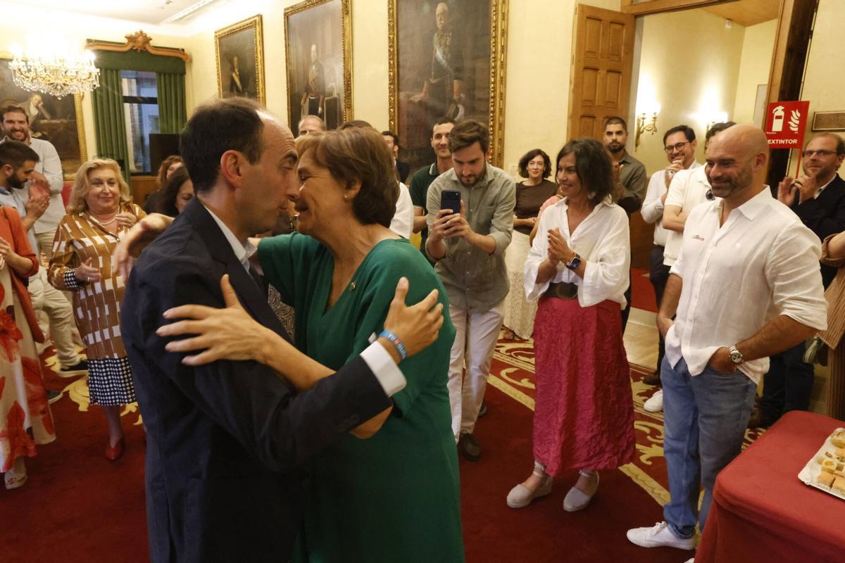 El pregón de Antón Meana para abrir la Semana Grande de Gijón, en imágenes El pregón de Antón Meana para abrir la Semana Grande de Gijón, en imágenes