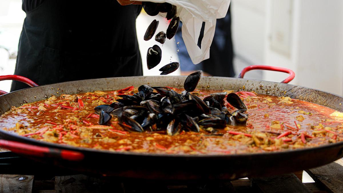 Los chefs cocinarán con fuego de gas y al aire libre, entre los arrozales