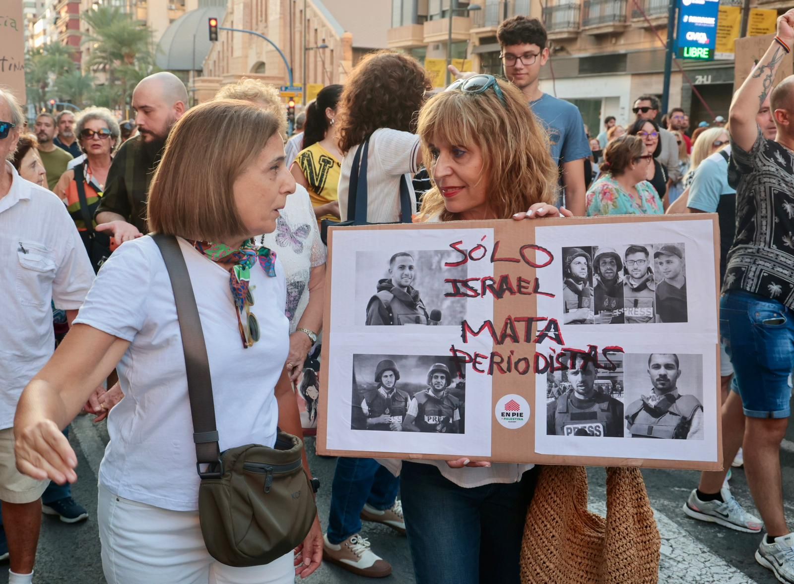 Más de 80 colectivos de Alicante se manifiestan a favor de Palestina