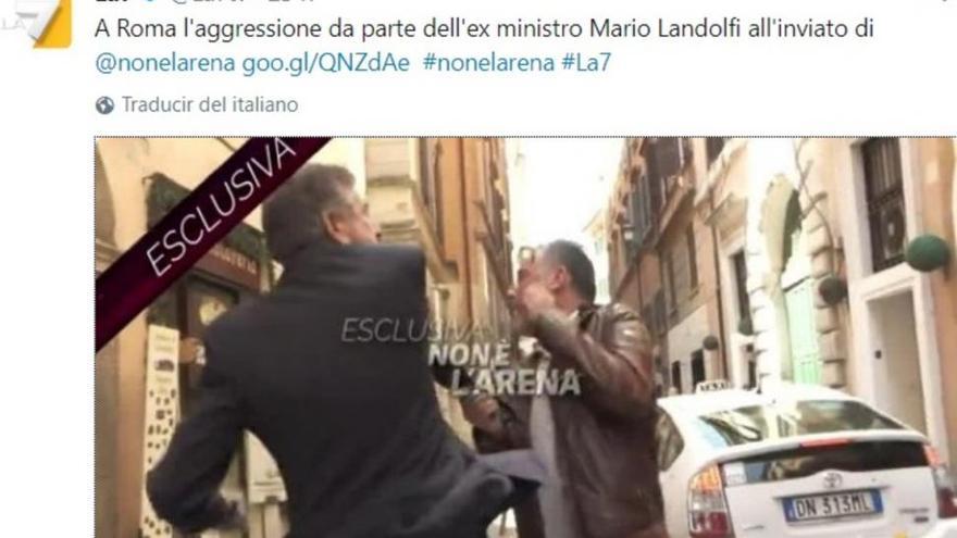 Un exministro de Berlusconi arrea una bofetada a un periodista que le entrevistaba