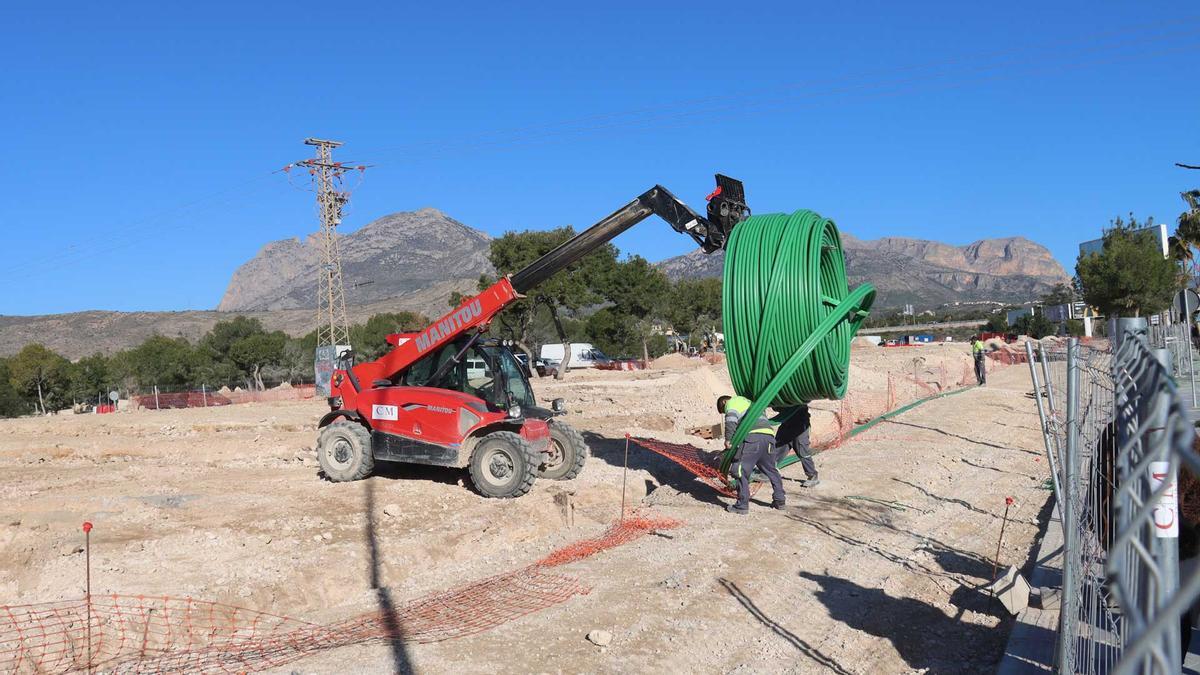 Trabajos en al parking disuasorio de Beniardá que deberá estar listo para junio.